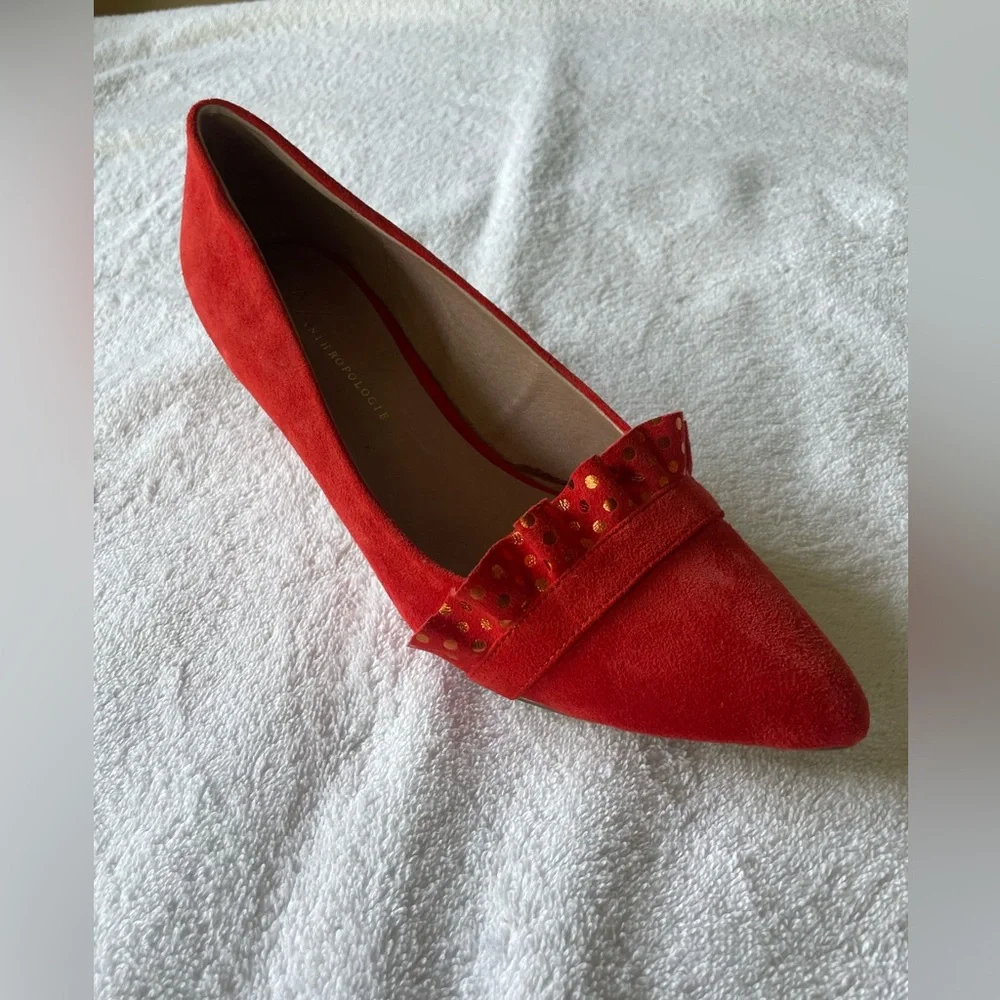 New! ANTHROPOLOGIE RED SUEDE KITTEN HEEL RUFFLE PUMPS SIZE 7.5